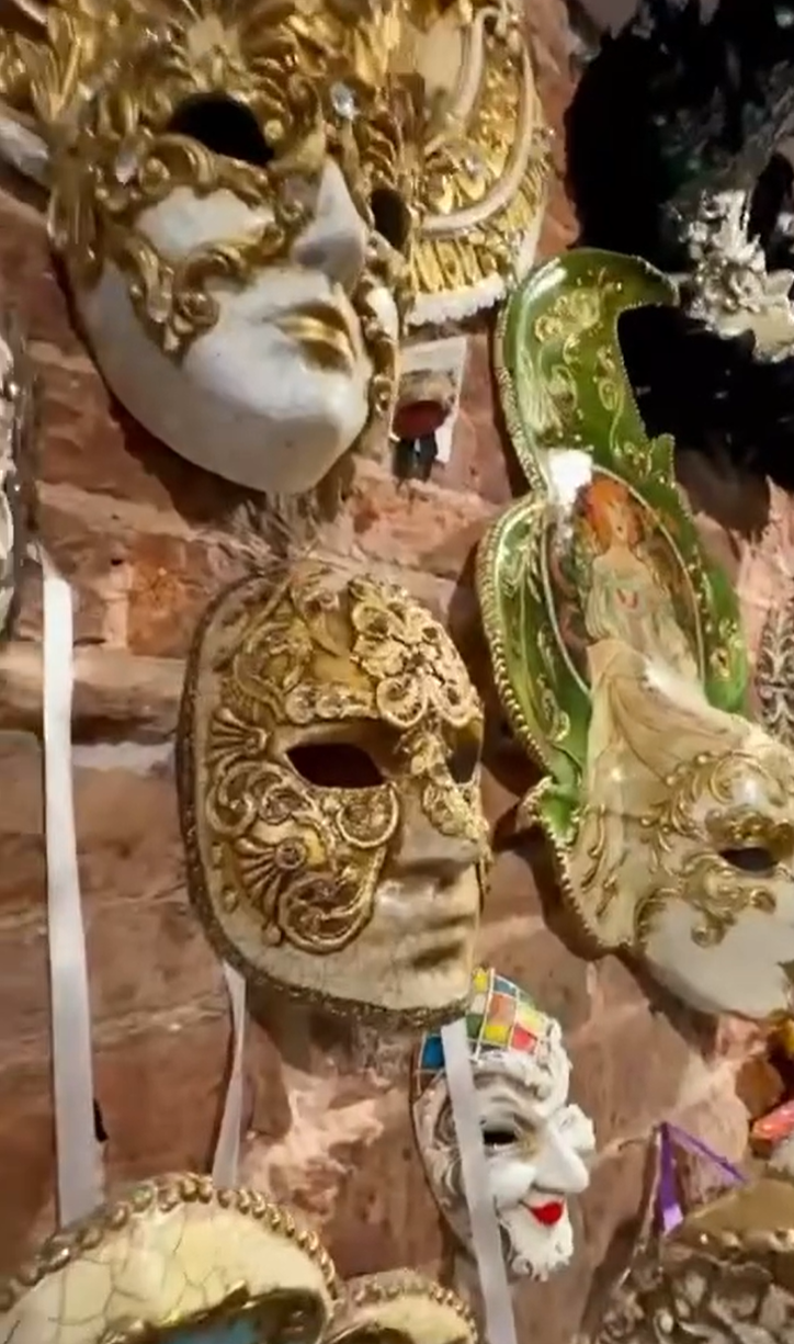 Zbuloni Magjinë e Shkodrës: Shtëpia e Maskës Ikonike "Eyes Wide Shut"